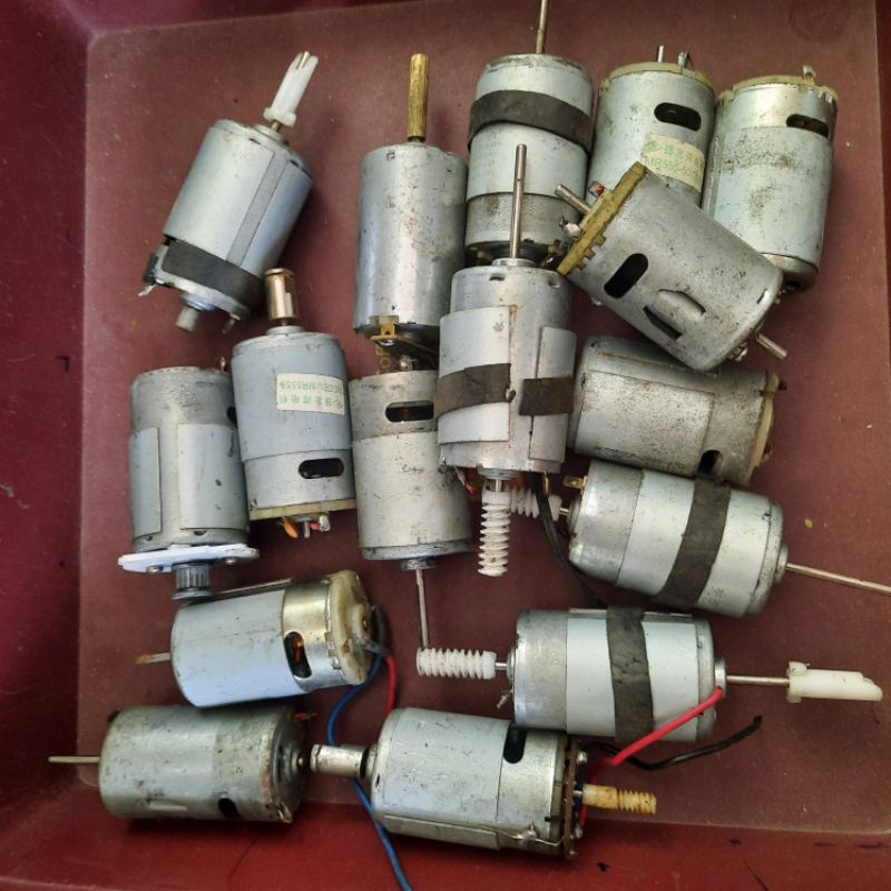 Motor rs550/555 .12V tháo máy hàng chọn than chưa mòn...