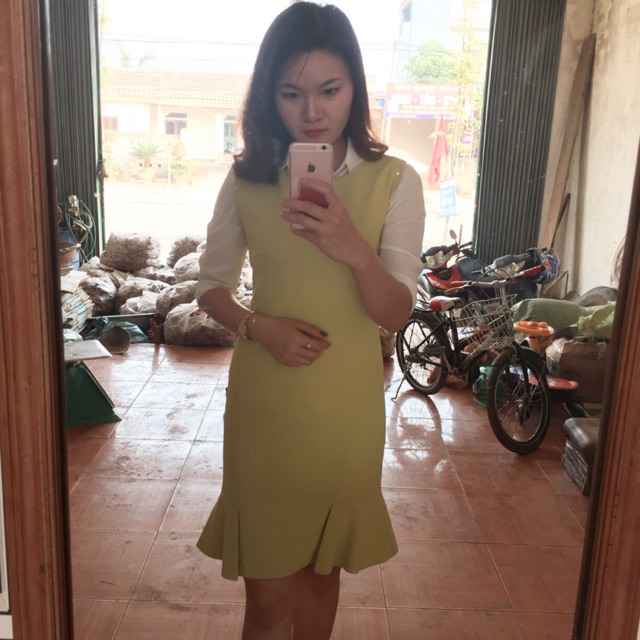 Tly váy thiết kế đuôi cá màu vàng chanh size M