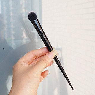 KVD35 bevel nose shadow brush slope contour concealer detail makeup brush