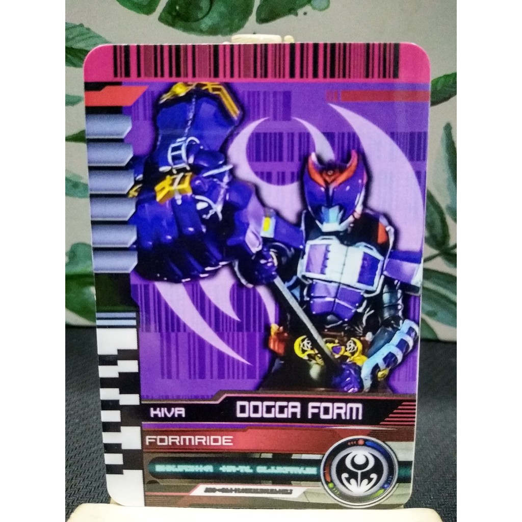Thẻ bài sưu tầm card in kamen rider Decade đọc được 2 mặt trong Driver Kamen Rider card Kiva Dogga Form