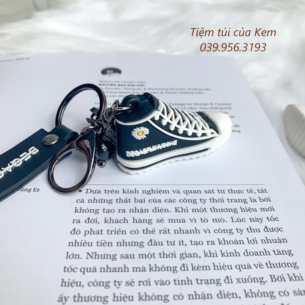 Móc khóa dễ thương Giày hoa cúc Converse xinh xắn MK04