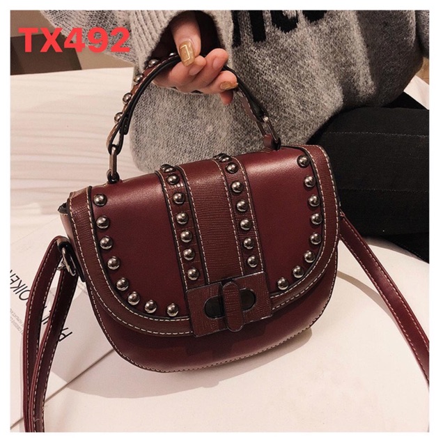 Túi xách viền đinh