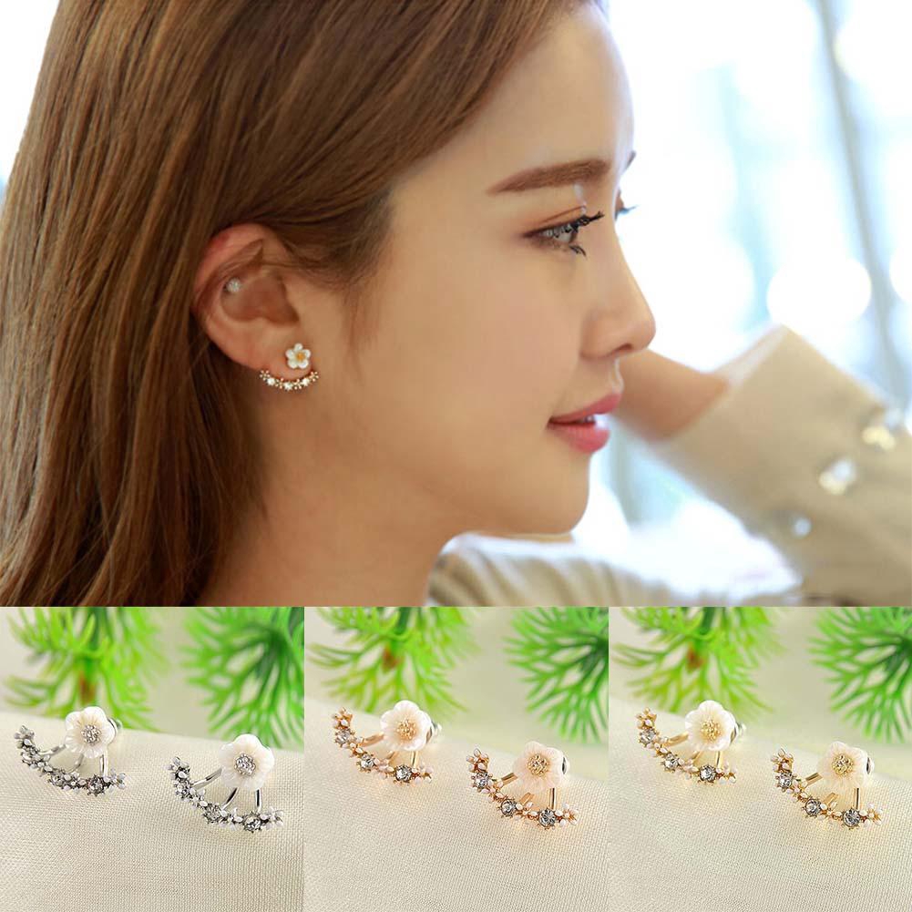 Khuyên tai bông hoa nhã nhặn
