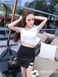 Set áo croptop chân váy khoen