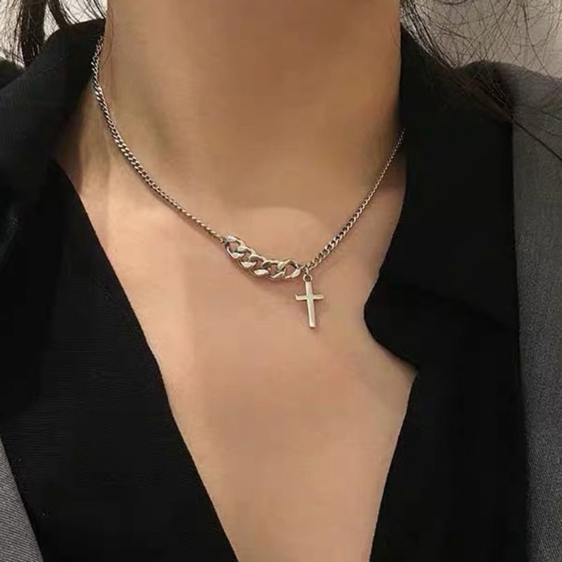 Dây chuyền ngắn mặt thánh giá cá tính dễ phối đồ 22215