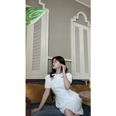 Đầm cổ xoắn chữ A