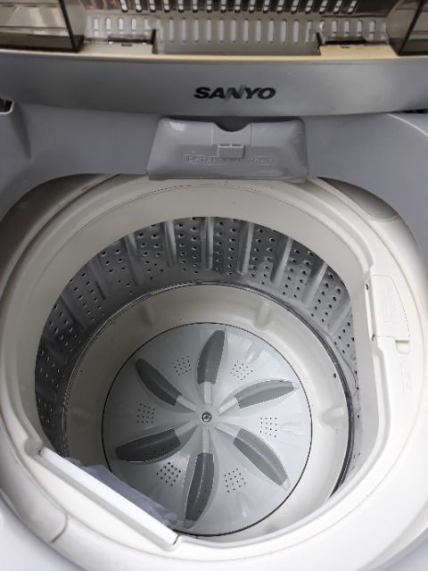 Máy giặt Sanyo 7kg ( miễn phí vận chuyển và lắp đặt)