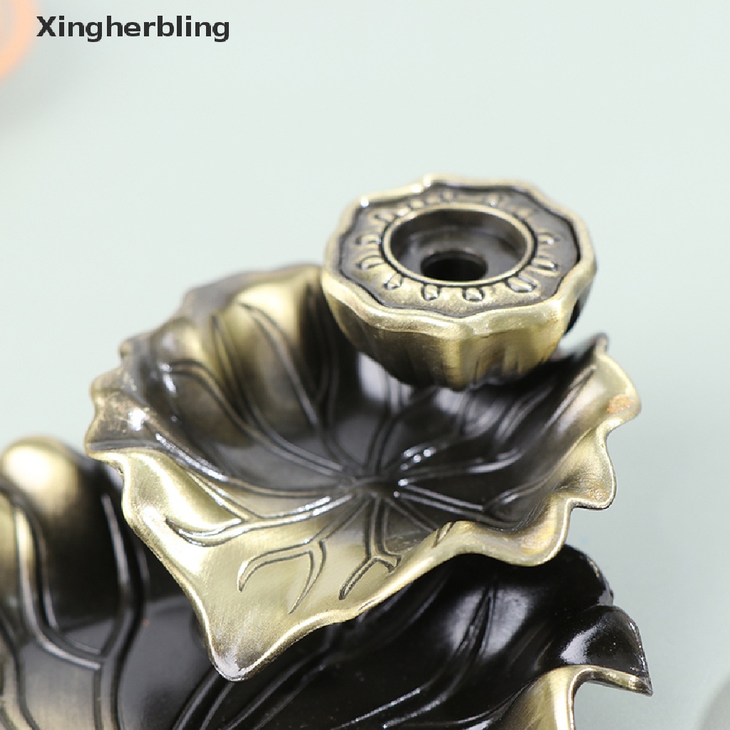 Thác khói trầm hương hình lá sen