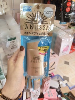 Kem chống nắng Anessa