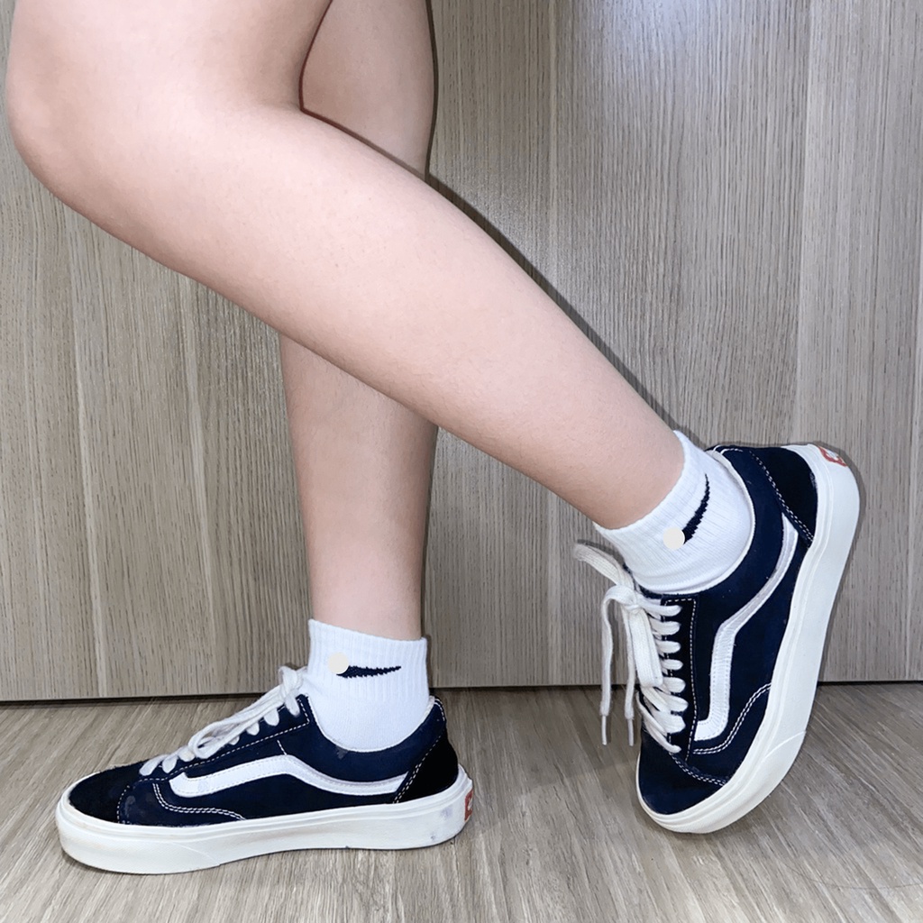 Tất Nam Nữ Nikea Cổ Cao, Cổ Trung, Cổ Ngắn Dệt Kim Màu Trắng, Dày Dặn Không Gây Mùi