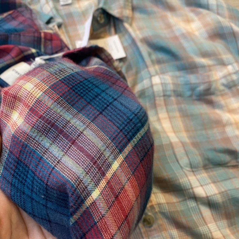 - Áo sơ mi dáng rộng