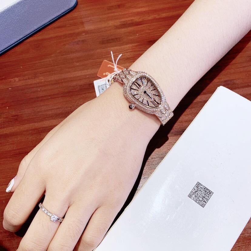 Đồng Hồ Davena Nữ D61595 Kiểu Mặt Rắn Full Đá 23.5x31.5mm Rose Gold Chính Hãng
