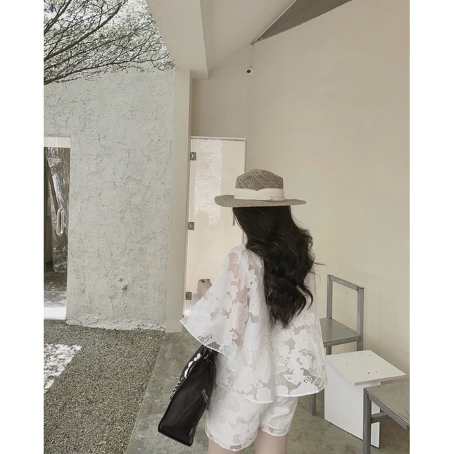 Set 3 món áo sơ mi trắng hoa ren nổi với áo croptop 2S hai dây với quần ngắn