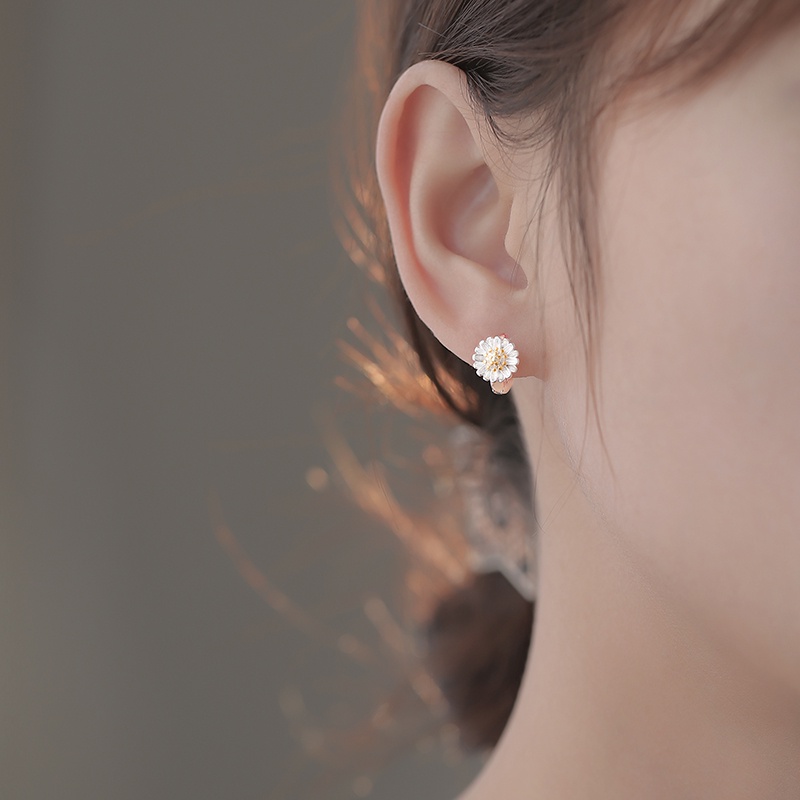 Bông Tai Mạ Bạc 925 Hình Hoa Cúc Xinh Xắn Dành Cho Nữ