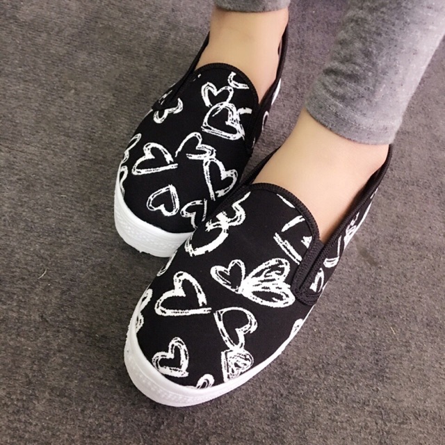 Giày slip on họa tiết tim VV21 