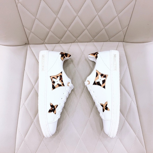 Sneaker hoạ tiết