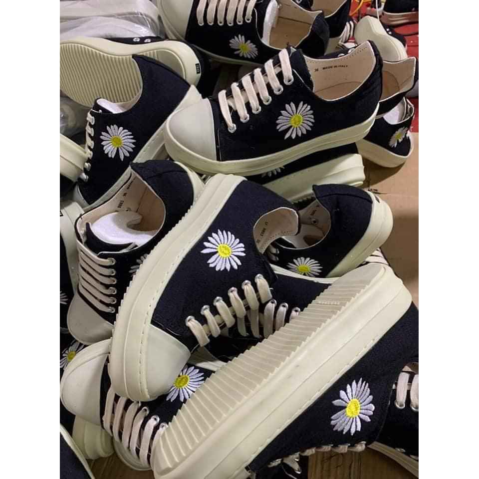 Giày Thể Thao Sneaker Cổ Thấp Thêu Hoa Cúc ROO và R1 Cao Cổ
