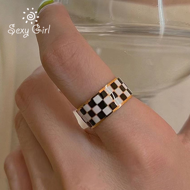 Nhẫn thiết kế mới họa tiết kẻ ô vuông màu trắng đen phong cách retro quyến rũ cho nữ