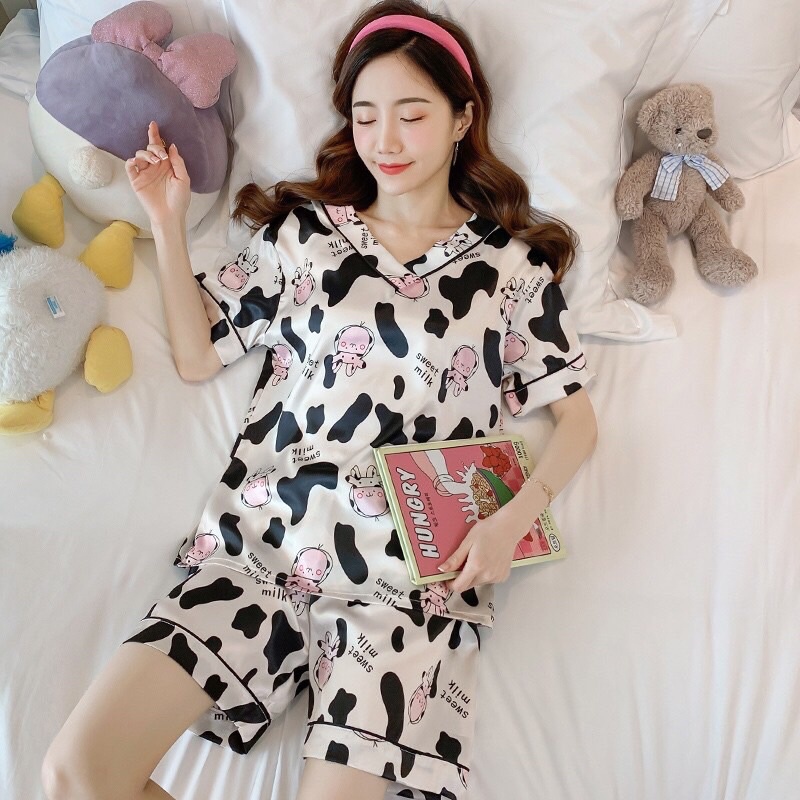Bộ đồ ngủ đồ bộ pijama nữ bằng lụa satin cổ tim in họa tiết hoạt hình thú cưng siêu dễ thương - NG009 ( Size XL/XXL)