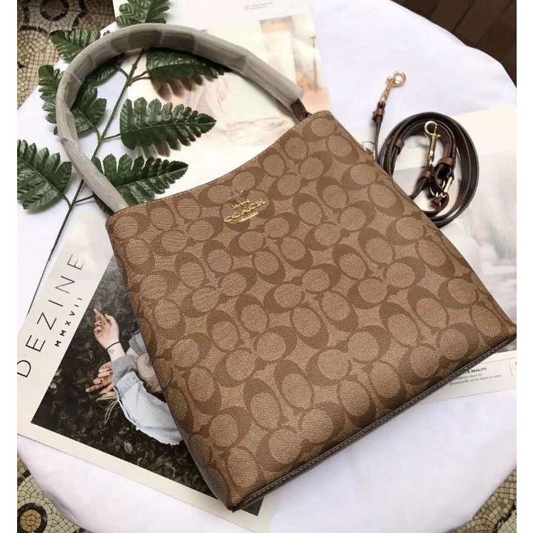 TÚI COACH TOWN BUCKET