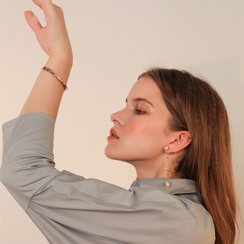 Vòng Tay Thép Titan Mạ Vàng Hồng Khắc Chữ Số La Mã Đơn Giản Thời Trang Cho Nữ | BigBuy360 - bigbuy360.vn