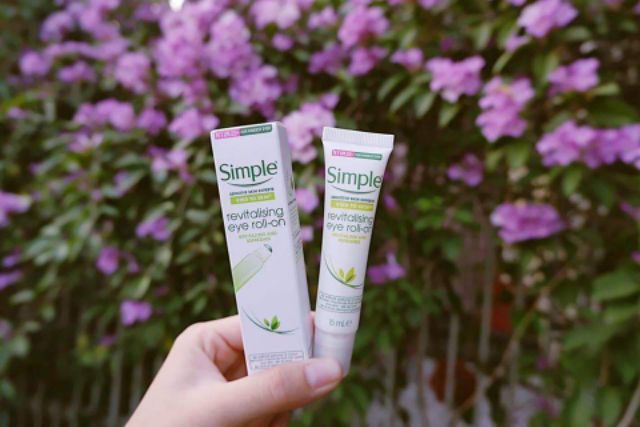Mẫu mới 2018-Lăn dưỡng mắt Simple Uk 15ml | BigBuy360 - bigbuy360.vn
