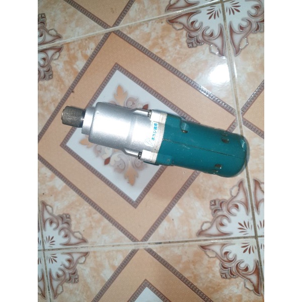 Máy bắn vít makita búa dầu 6960D