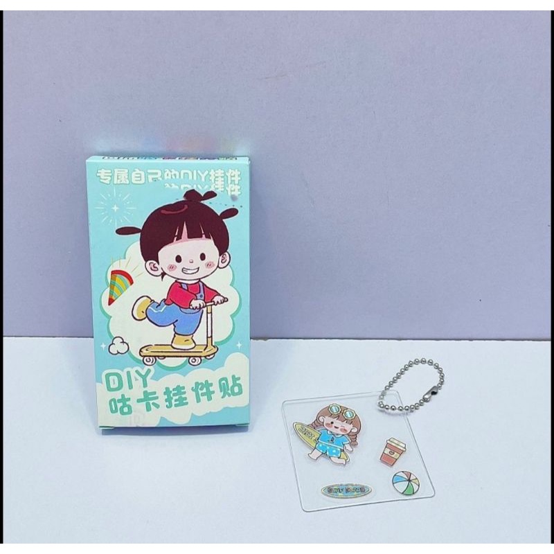 Hộp làm móc khóa, móc treo trong suốt dính sticker DIY- loại mỏng vừa , có clip