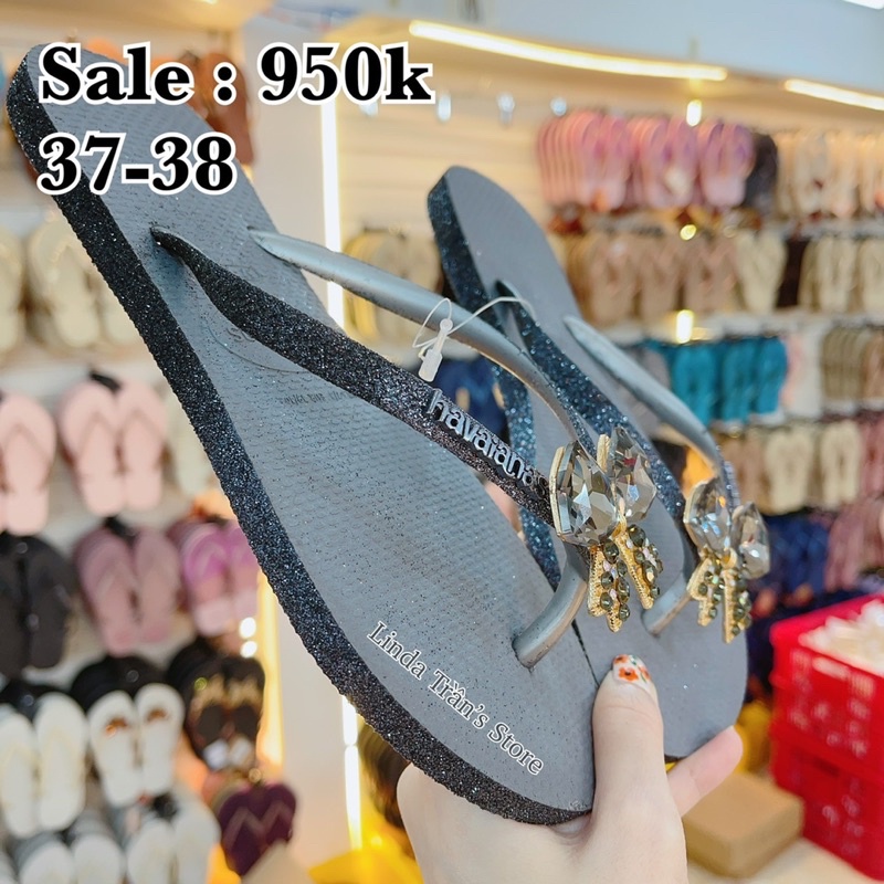 dép HVN ktv xám đen mix charm nơ xám