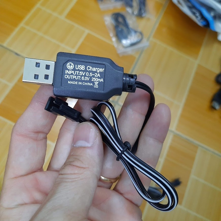 Bộ pin và cáp sạc 6v ghép 2 hàng 2400mah/1800mah/1400mah dùng cho xe mô hình điều khiển