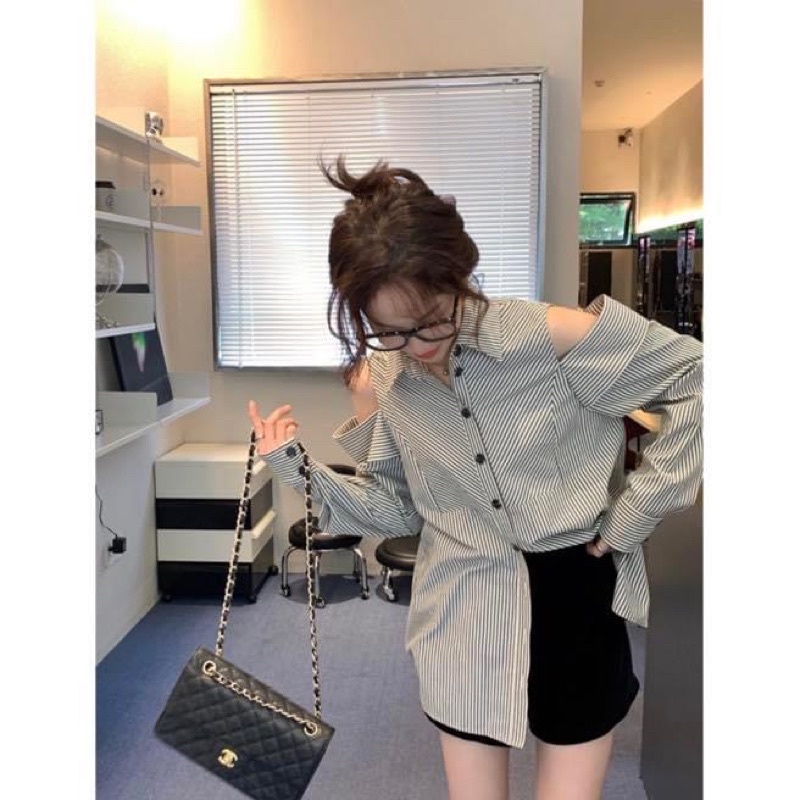 Áo sơ mi tay dài khoét vai oversize form rộng giấu quần kẻ sọc - Order taobao quảng châu
