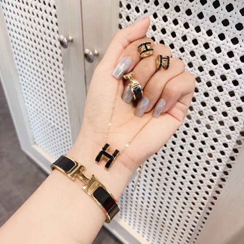 Bộ vòng cổ tai chữ H t i t a n hót trend.không han dỉ