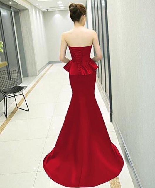 Maxi cúp xoè lưng đang dây