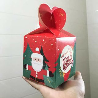 Set 1 hộp quà noel và 1 đô tất