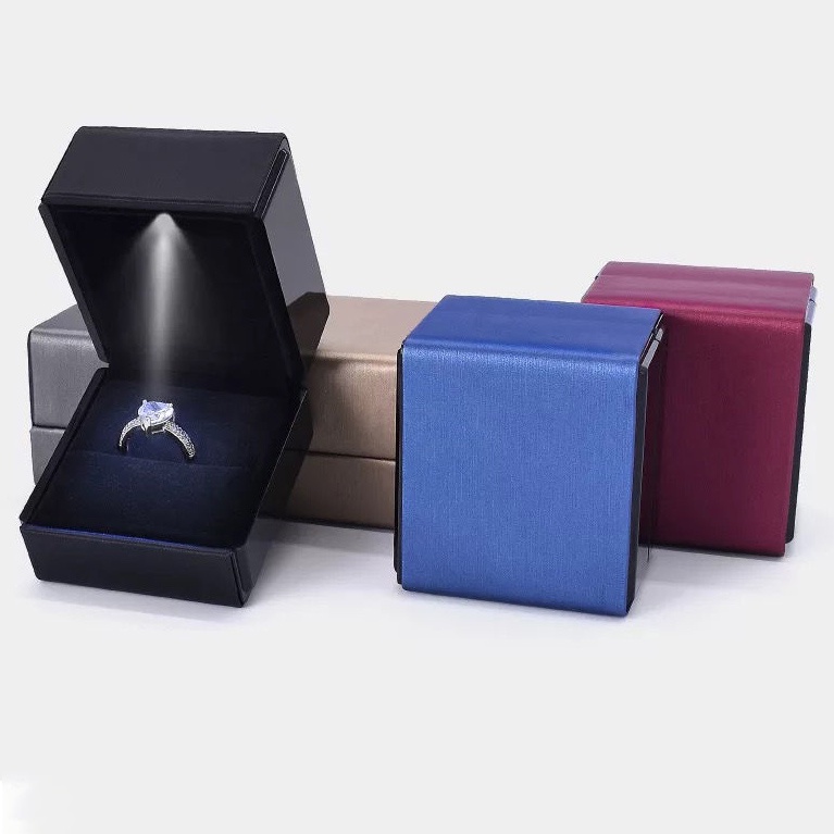 Hộp Đựng Trang Sức Có Đèn Led Cao Cấp