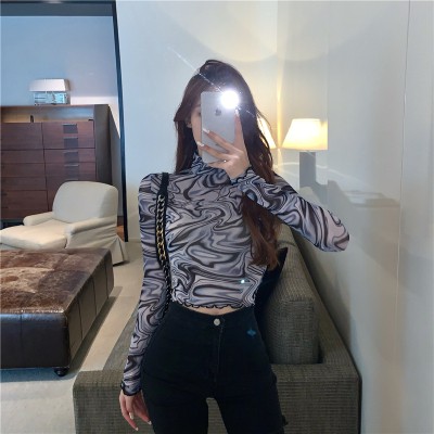 Short cropped long-sleeved bottoming top