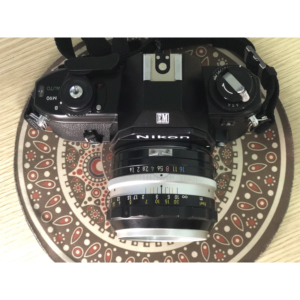 Máy ảnh chụp film cho người mới - Nikon EM + ống kính 35mm f/2.8-AI