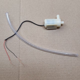 Máy bơm chìm mini sử dụng pin, có kèm 30 cm dây dẫn nước, không kèm pin