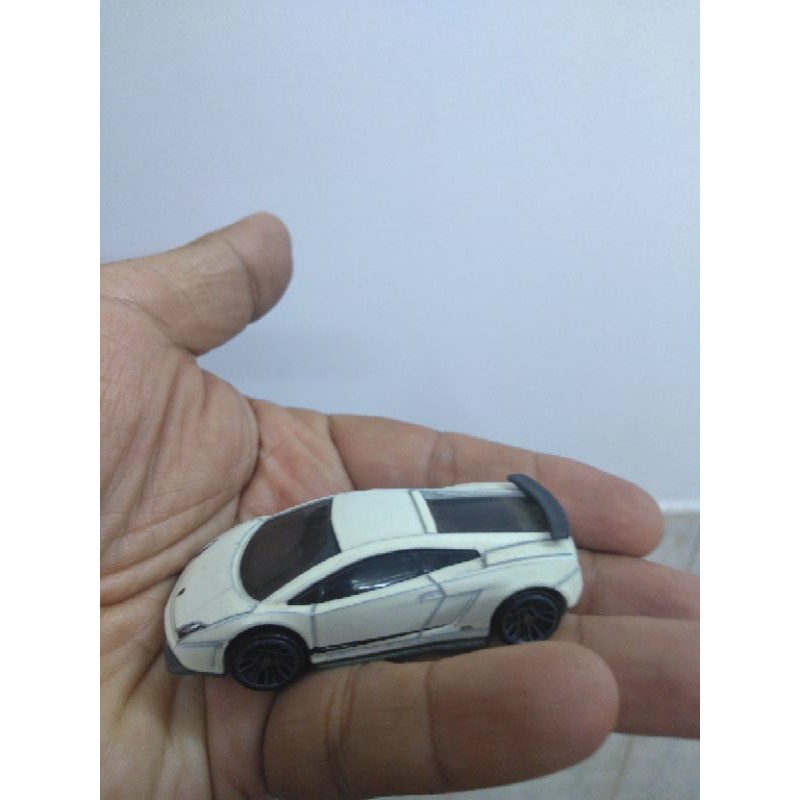 xe Hotwheels Lamborghini Gallardo trắng , xe đẹp như hình