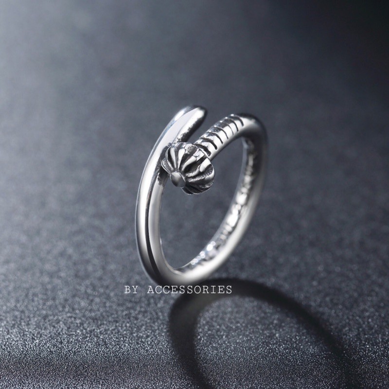 Nhẫn titan đinh retro họa tiết Iris chrome hearts không gỉ MR2103