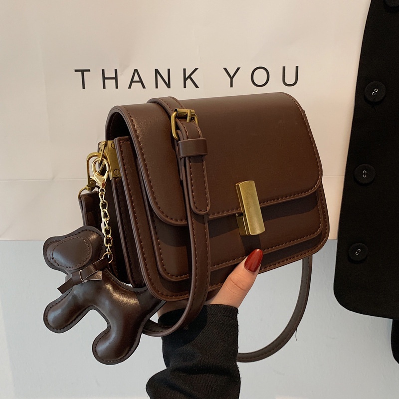 Túi xách nữ thời trang Quảng Châu đeo chéo kèm móc khoá hình cún dễ thương 04T3-2811