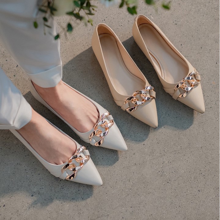 Giày bệt nữ mũi nhọn khóa xích