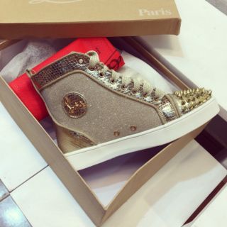 Giày sneakers louboutin tán đinh