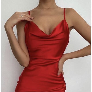 Đầm lụa dài qua gối cổ đổ