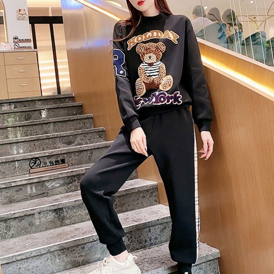 Bộ quần áo thể thao thời trang xuân thu cho nữ có bán lẻ