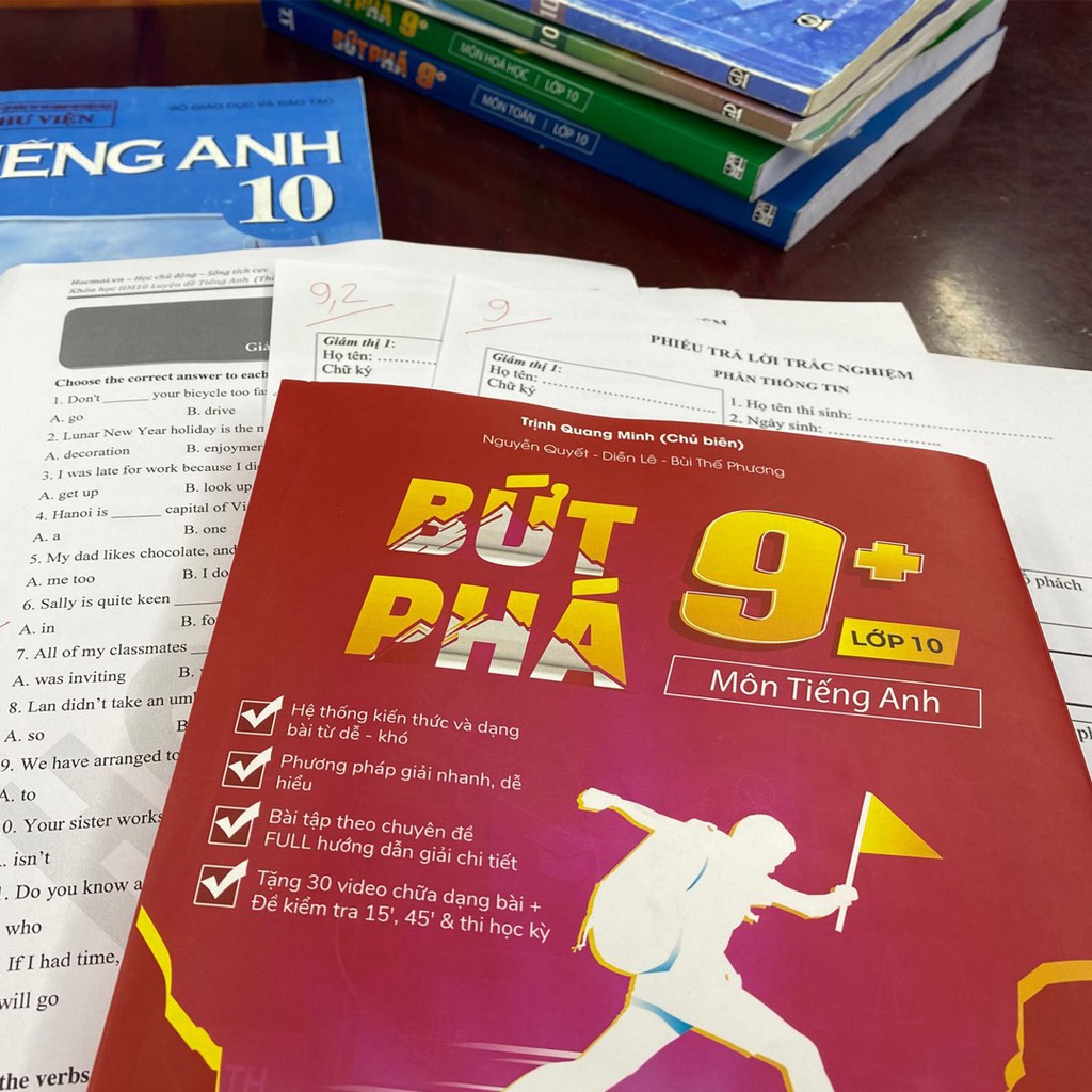 Sách - Bứt phá 9+ môn Tiếng anh lớp 10