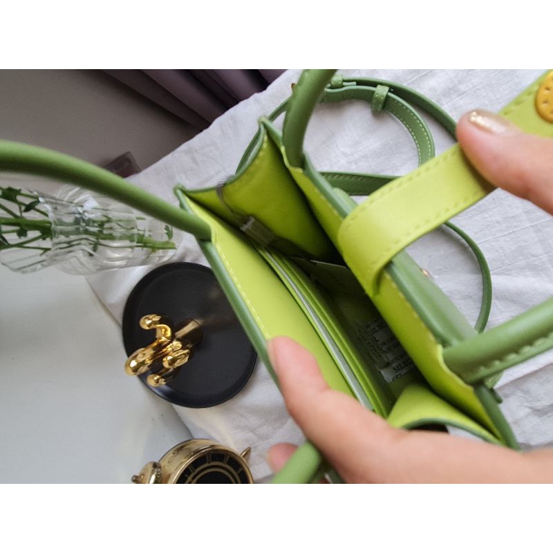 Túi nữ CNK họa tiết màu xanh lá trendy