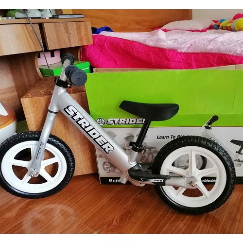 Xe thăng bằng Strider Pro 1.9kg,tặng mũ bảo hiểm, bộ bảo vệ tay chân, chuông xe