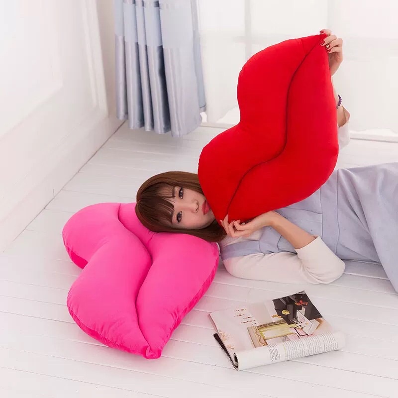 Gối hình đôi môi