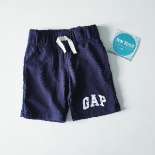 Quần short da cá bé trai Gap